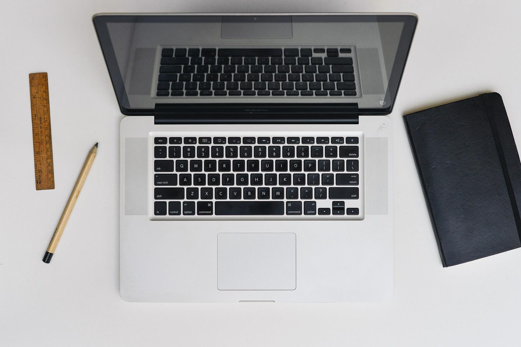 cropped-desk-622532_1920.jpg